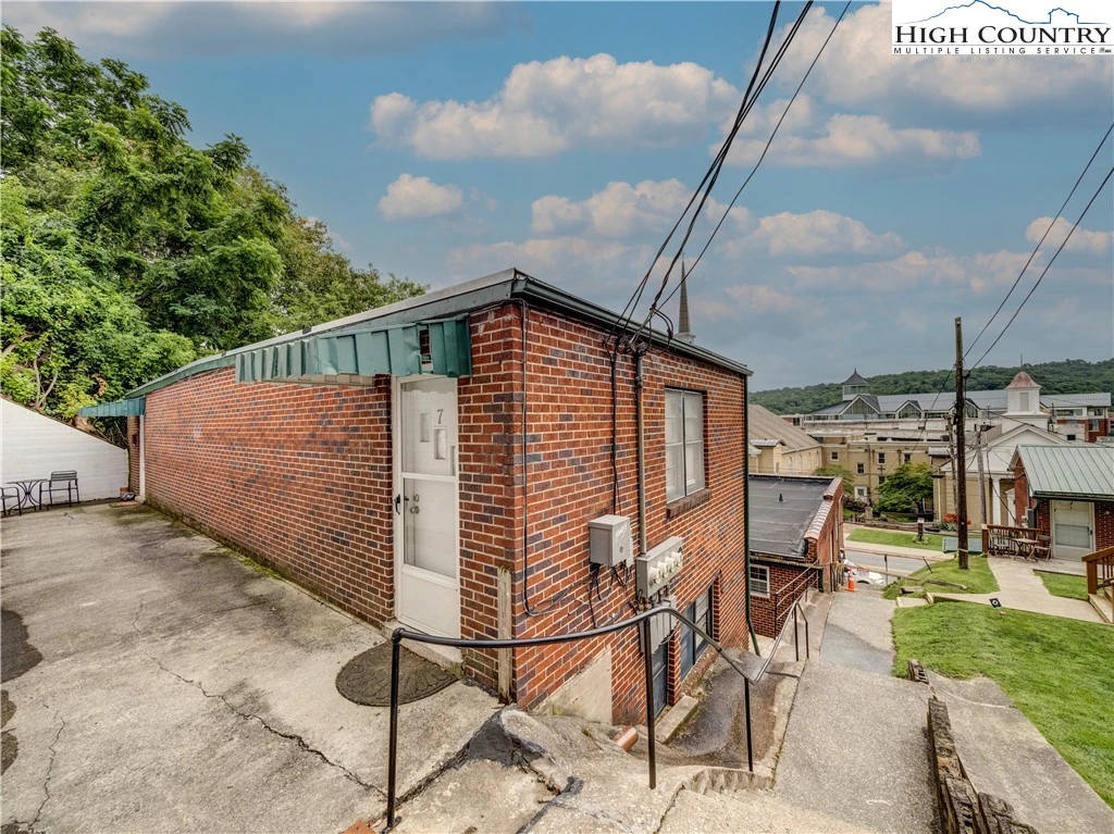 Image number 3 for the current listing
