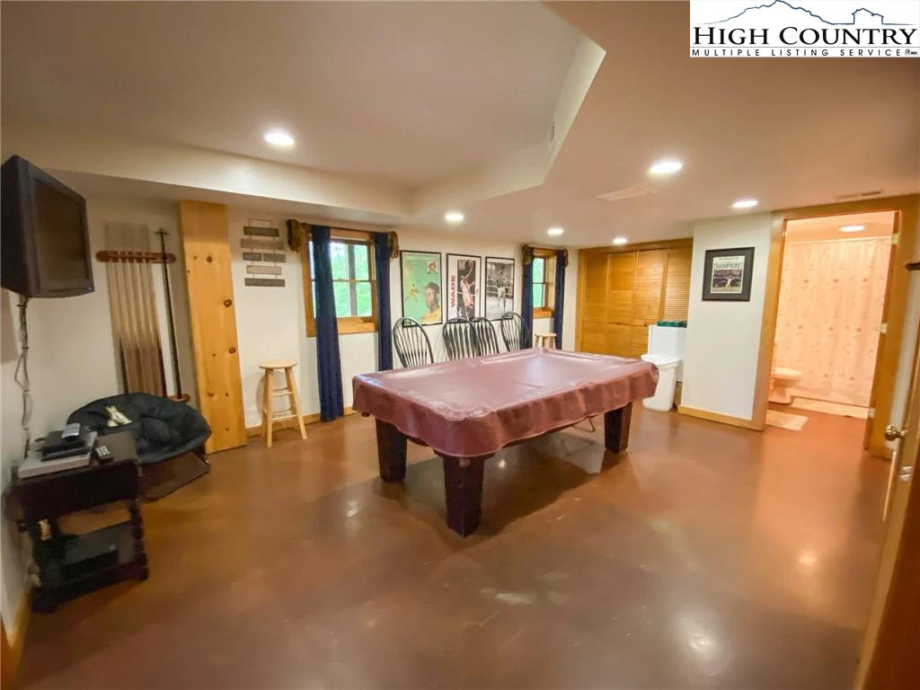 Image number 6 for the current listing