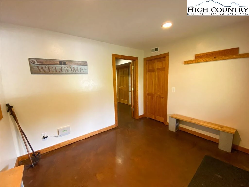 Image number 10 for the current listing
