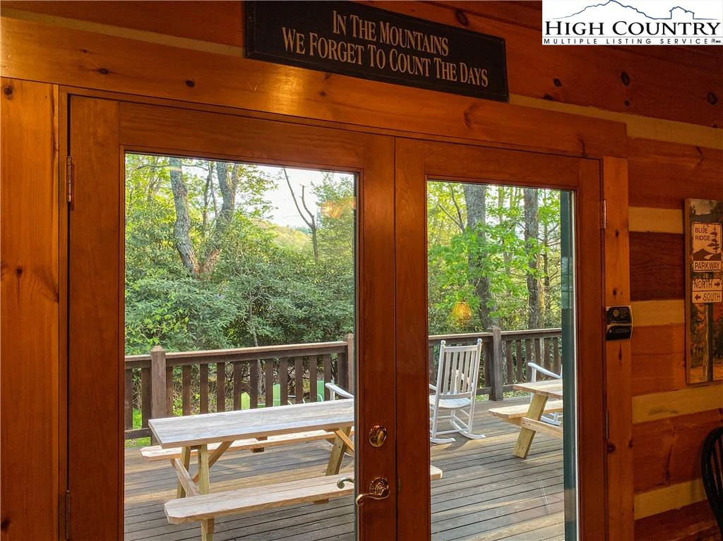 Image number 11 for the current listing