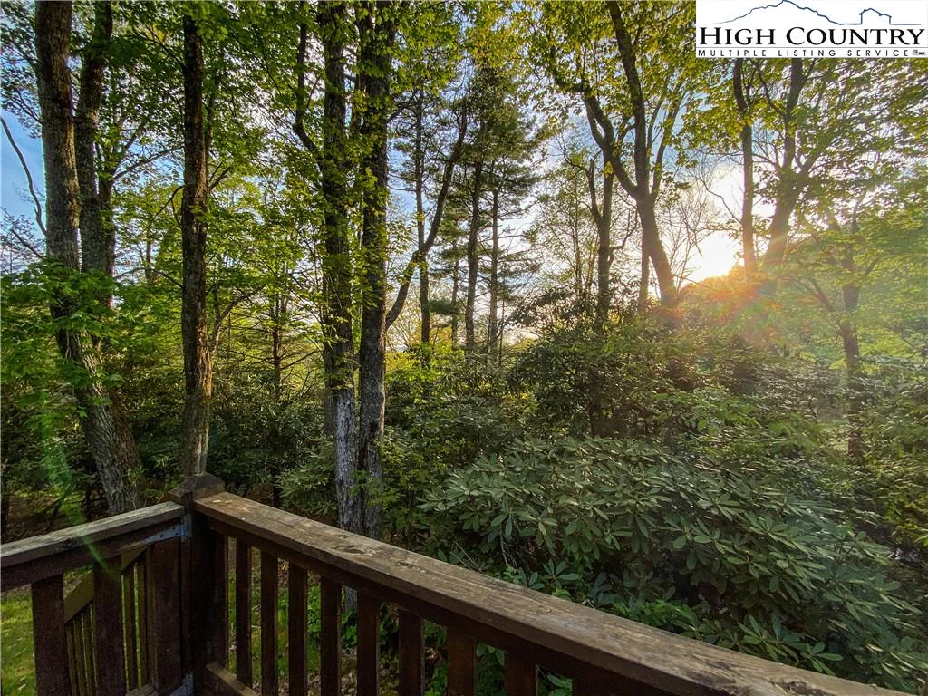 Image number 17 for the current listing