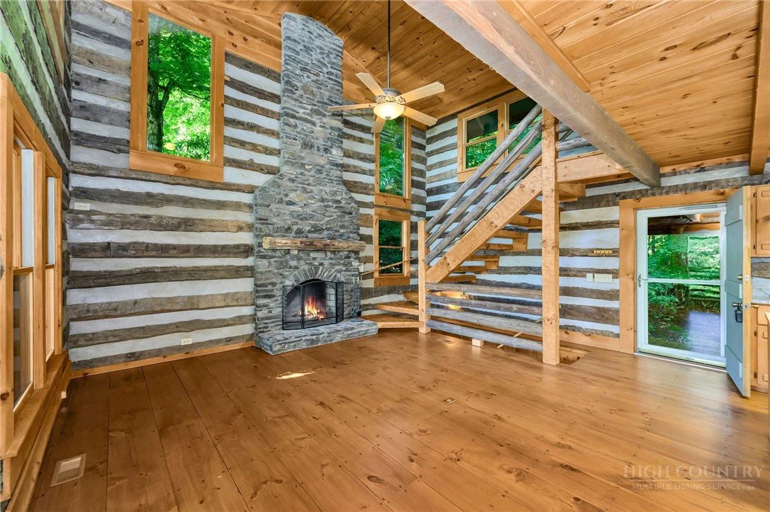 Image number 11 for the current listing