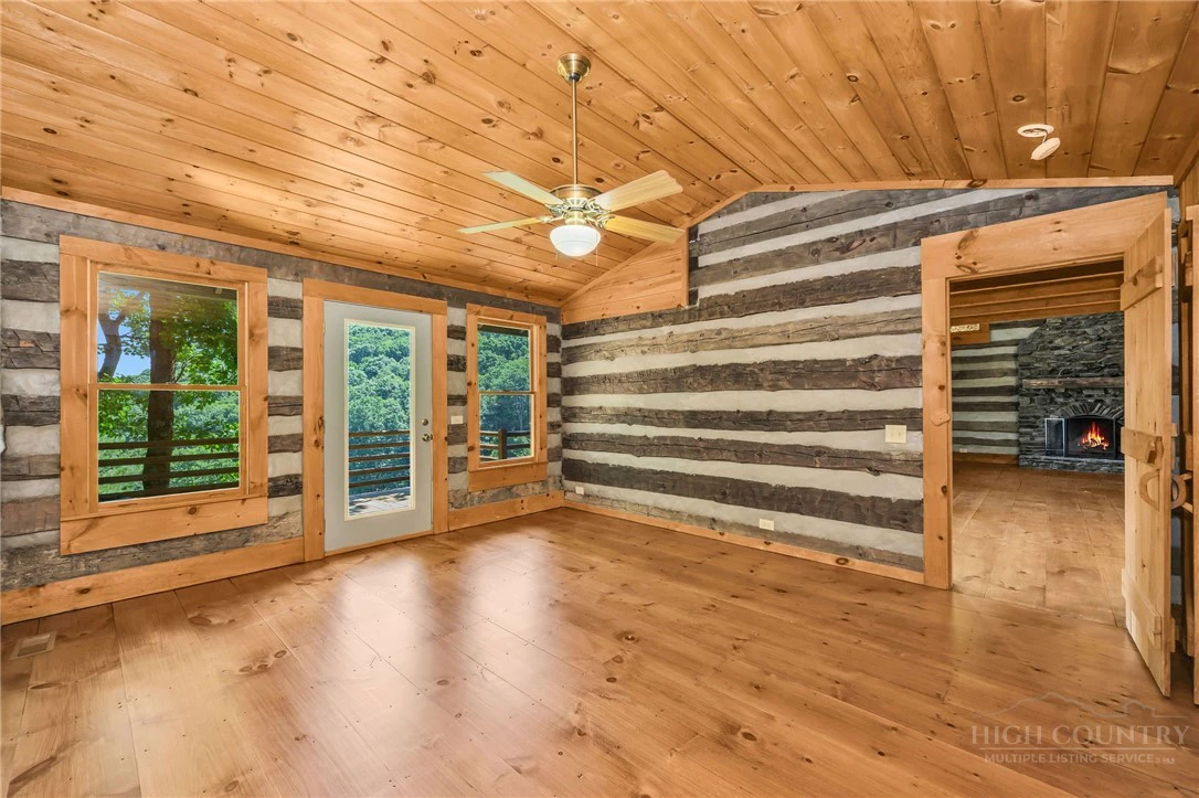 Image number 22 for the current listing