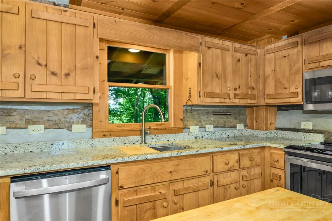 Image number 15 for the current listing