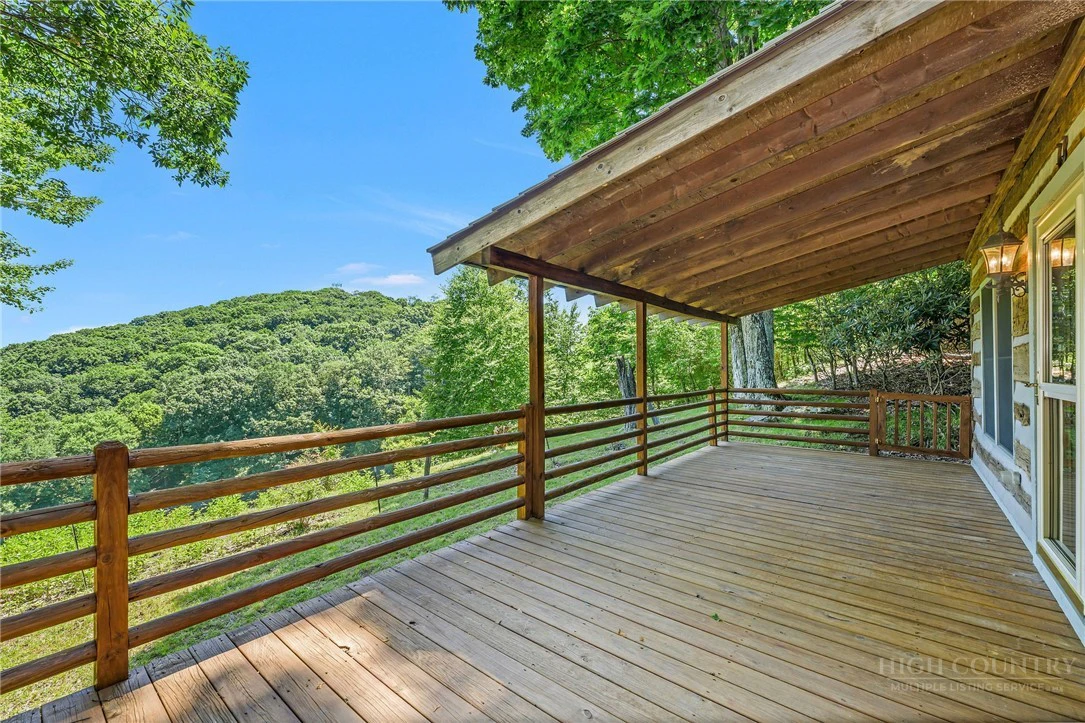 Image number 28 for the current listing