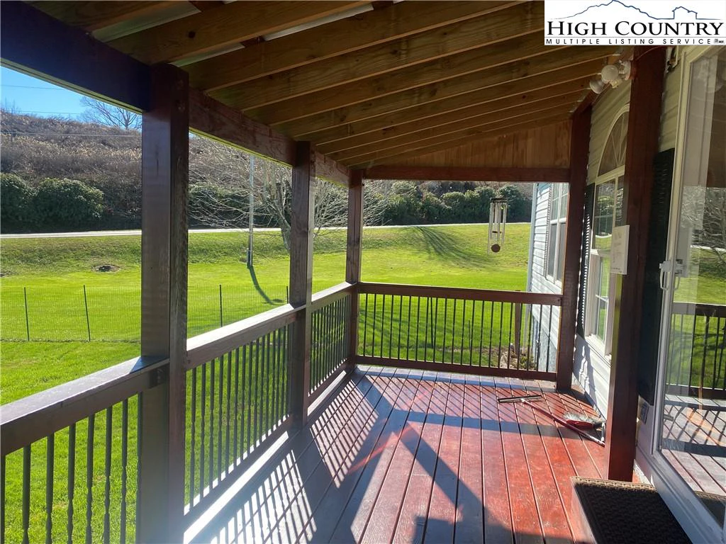 Image number 17 for the current listing