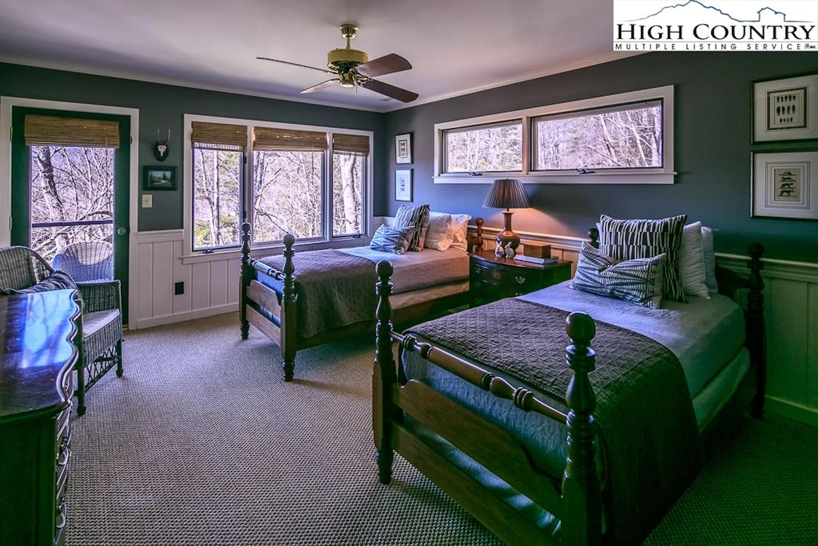 Image number 21 for the current listing