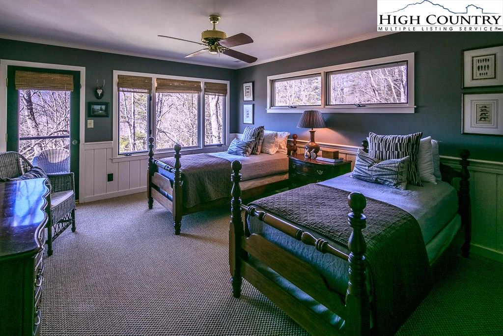 Image number 21 for the current listing