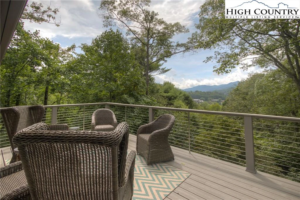 Image number 19 for the current listing