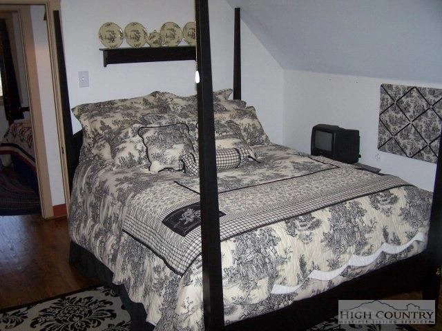Image number 11 for the current listing