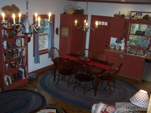 Image number 12 for the current listing