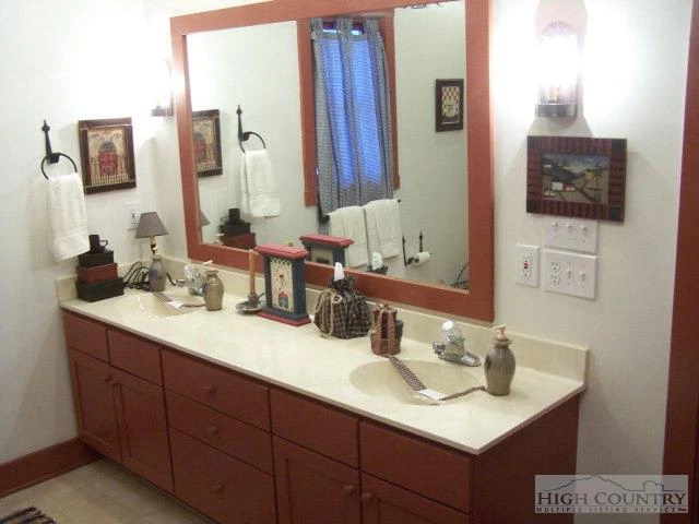 Image number 7 for the current listing
