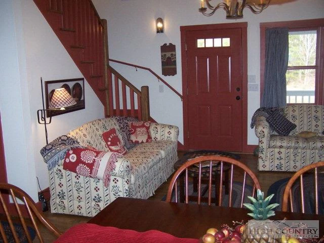Image number 10 for the current listing