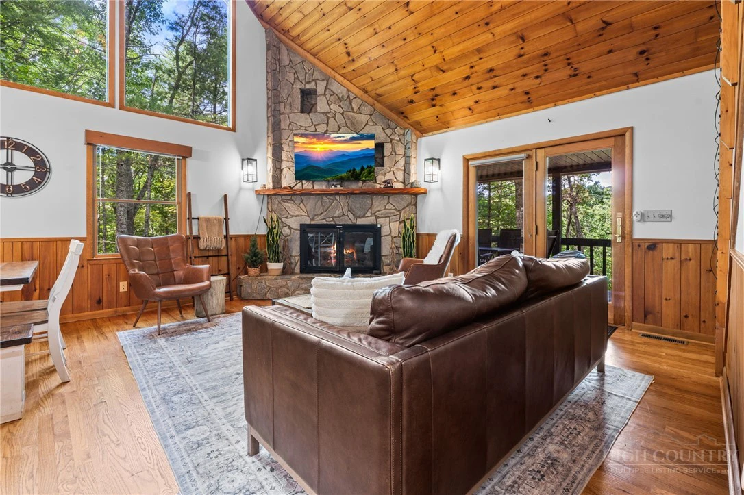 Image number 7 for the current listing