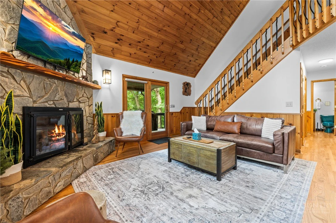 Image number 8 for the current listing