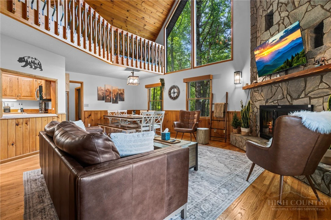Image number 9 for the current listing