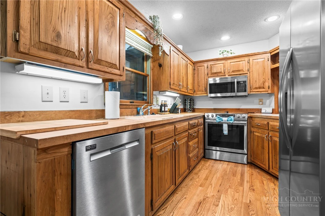 Image number 11 for the current listing