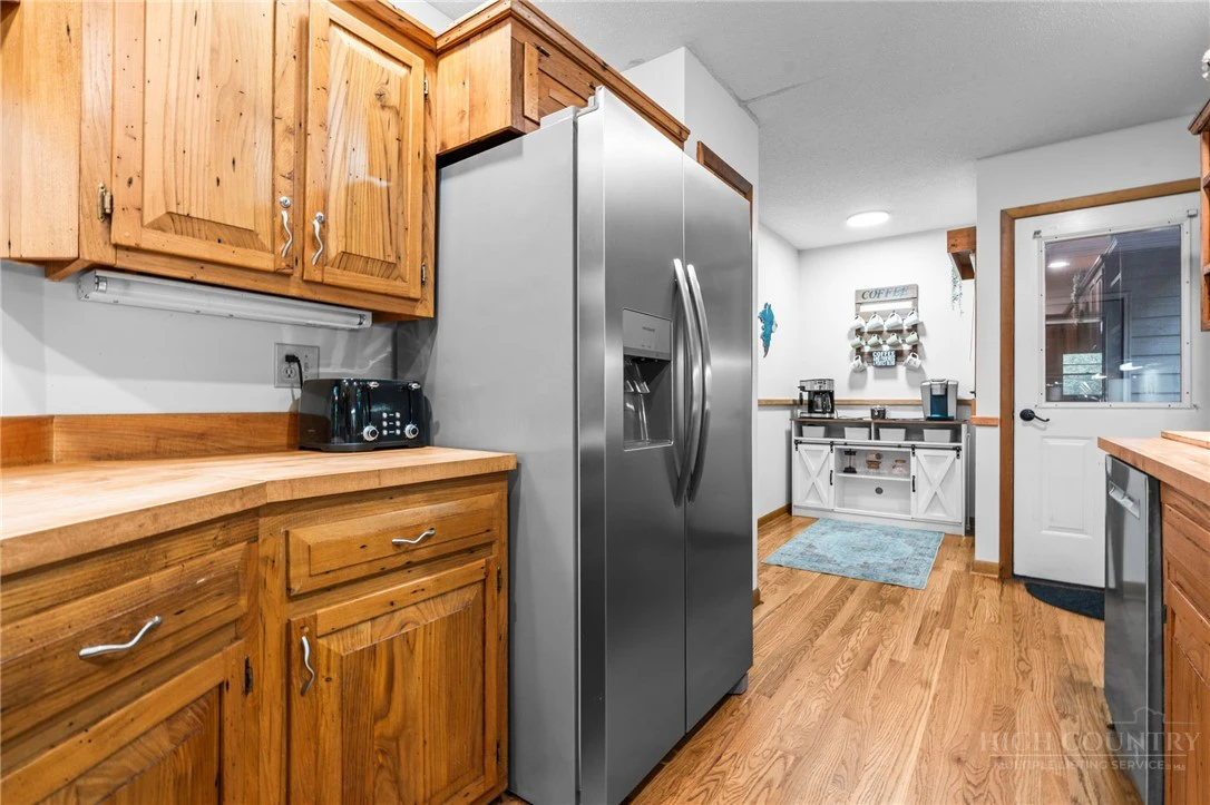Image number 12 for the current listing