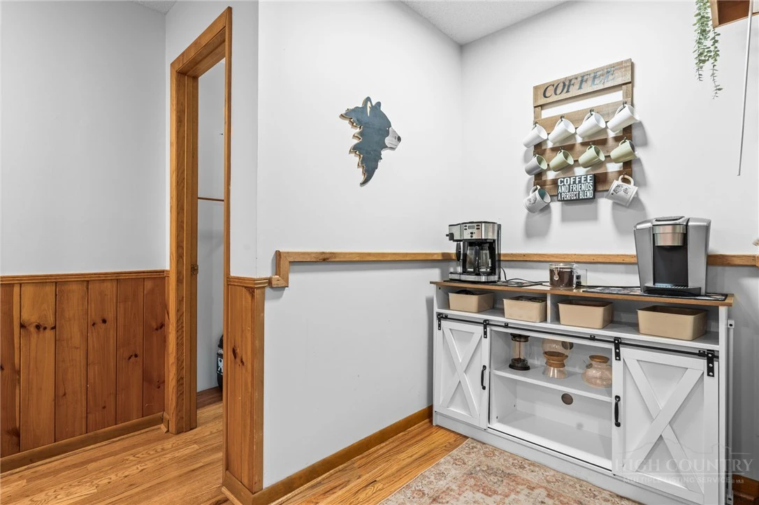 Image number 13 for the current listing
