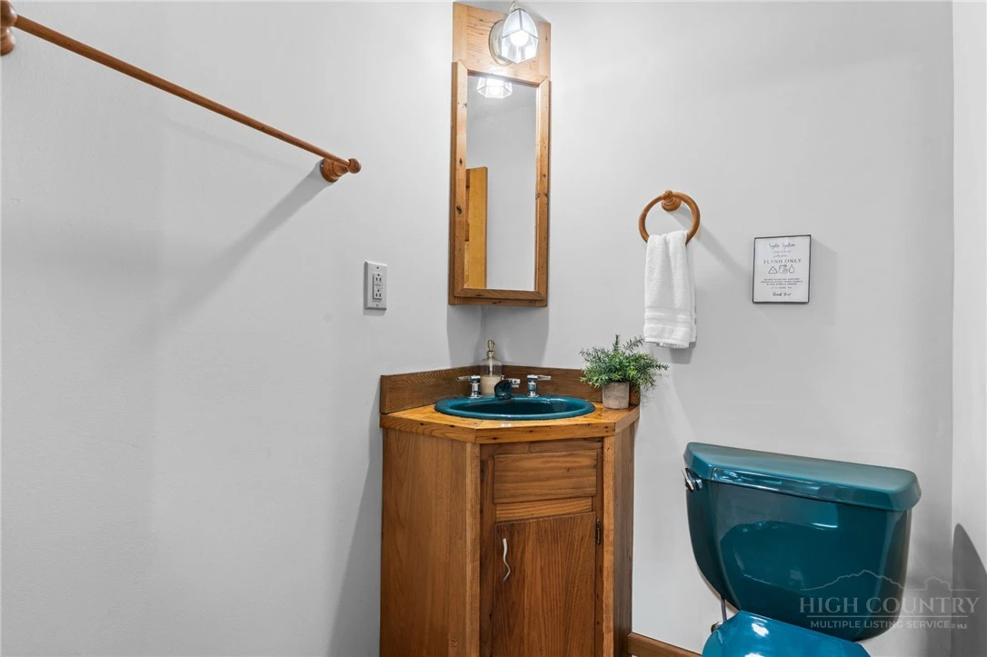 Image number 14 for the current listing