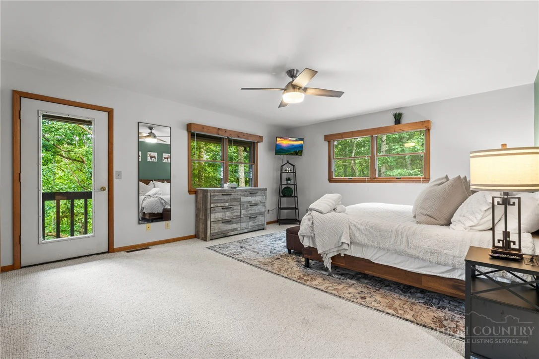 Image number 21 for the current listing