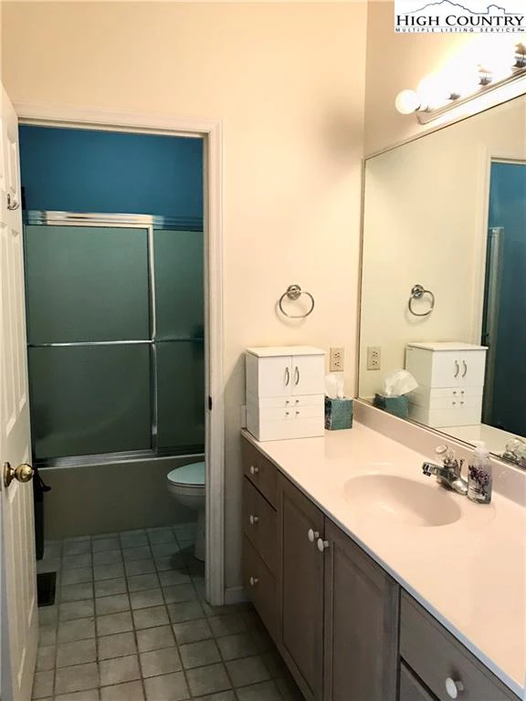 Image number 2 for the current listing