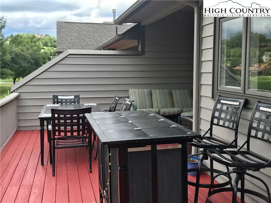 Image number 14 for the current listing