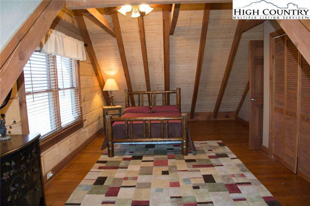 Image number 4 for the current listing