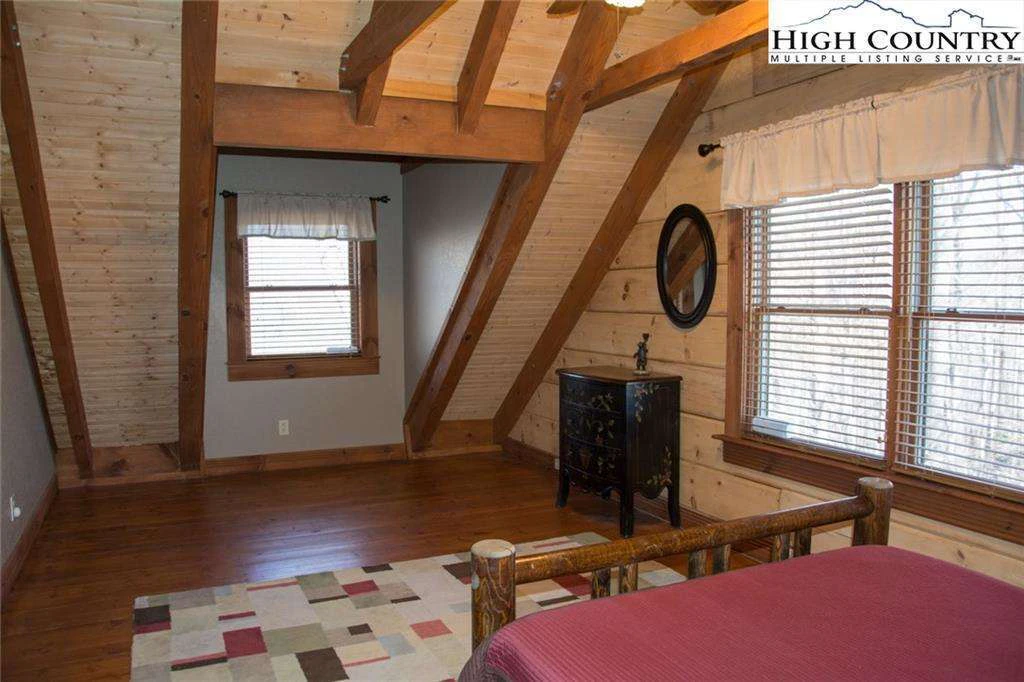 Image number 5 for the current listing