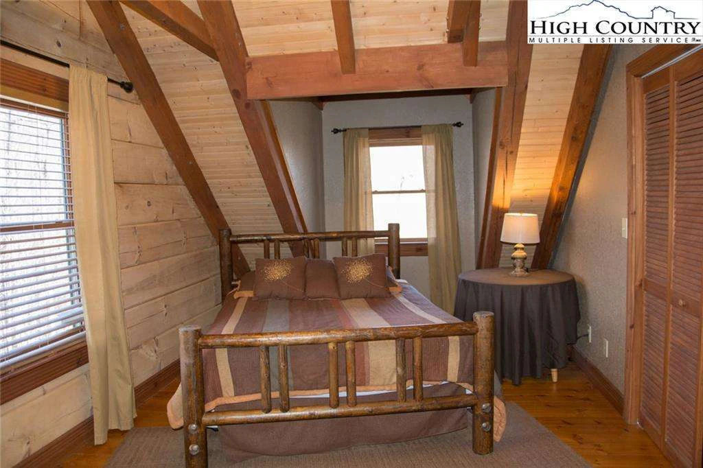 Image number 6 for the current listing