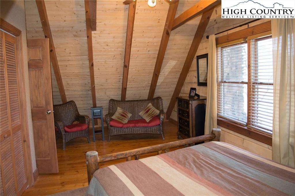 Image number 7 for the current listing