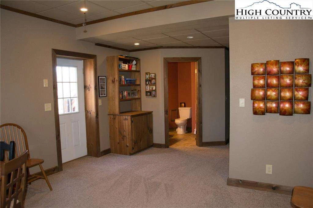 Image number 9 for the current listing