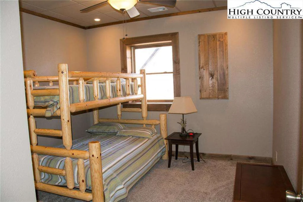 Image number 12 for the current listing