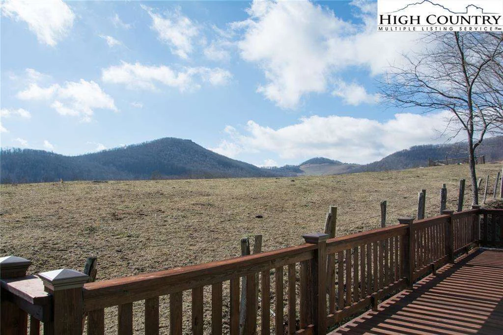 Image number 17 for the current listing