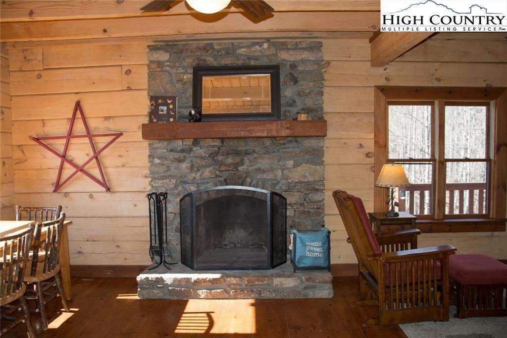 Image number 19 for the current listing