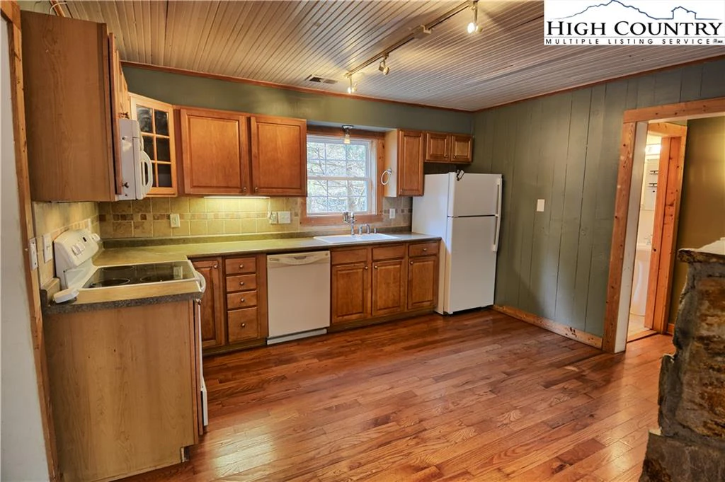 Image number 2 for the current listing