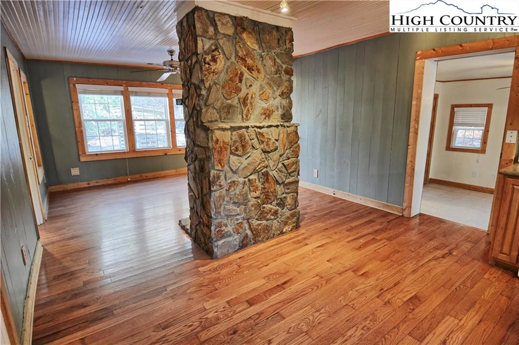 Image number 12 for the current listing