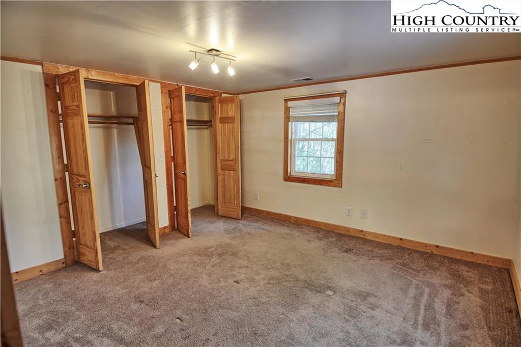 Image number 9 for the current listing