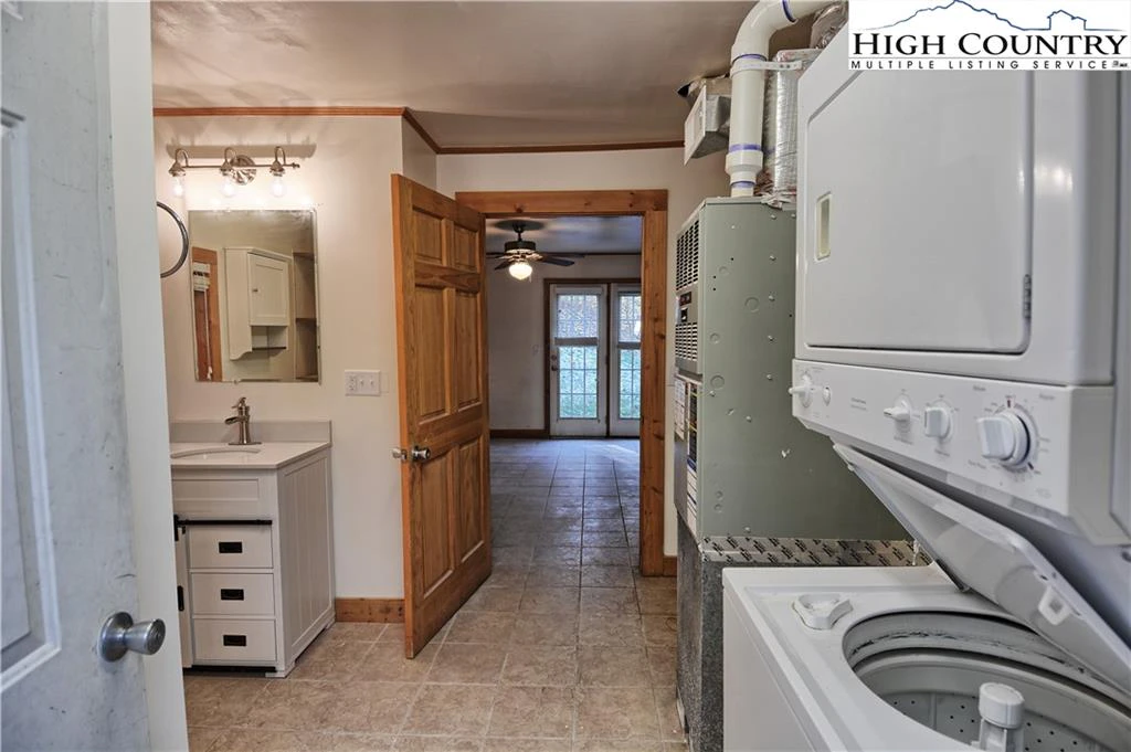 Image number 3 for the current listing