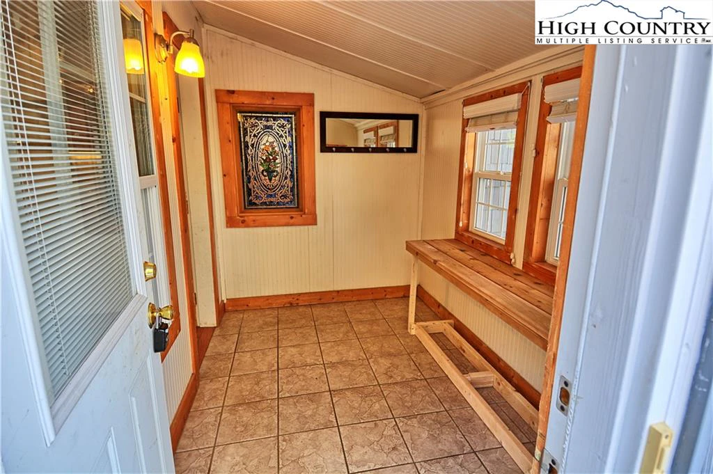 Image number 18 for the current listing