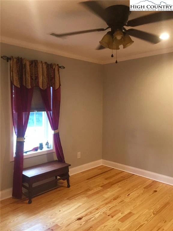 Image number 13 for the current listing