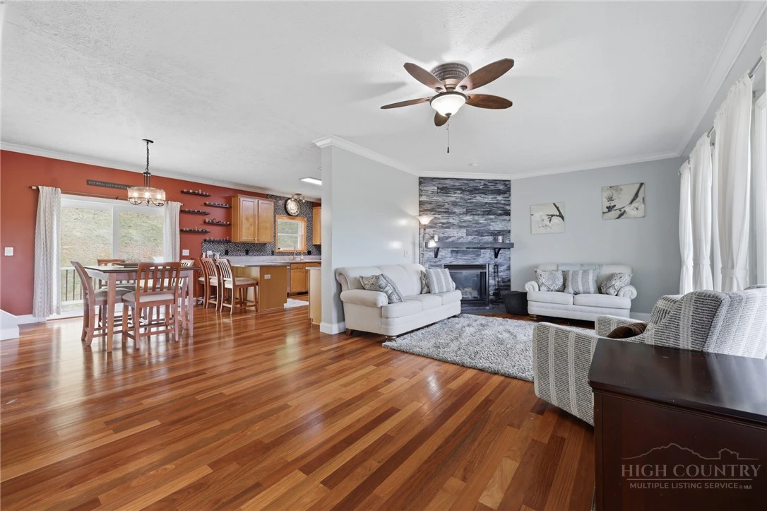 Image number 7 for the current listing