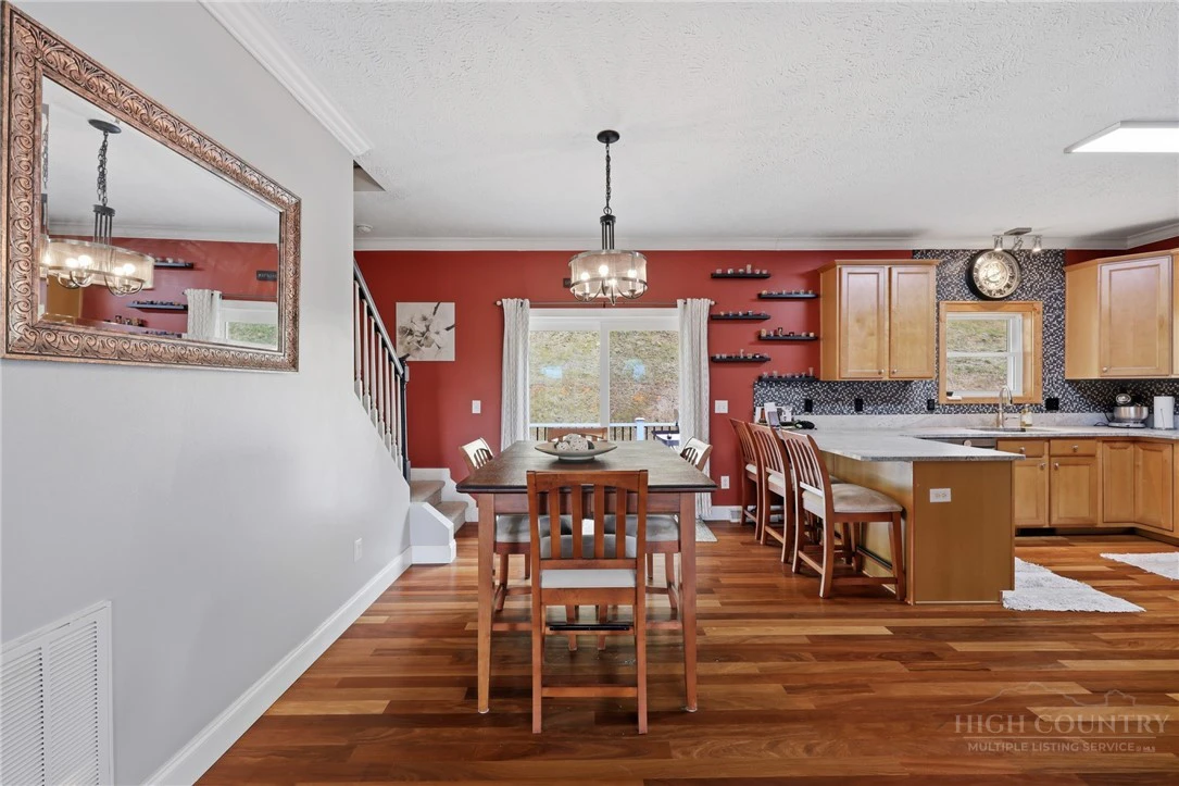 Image number 8 for the current listing