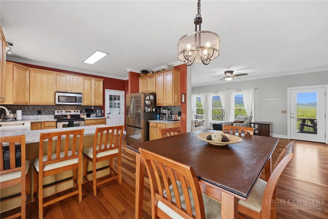 Image number 9 for the current listing