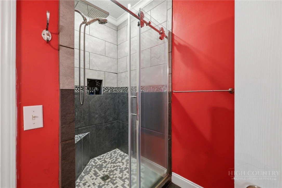 Image number 15 for the current listing