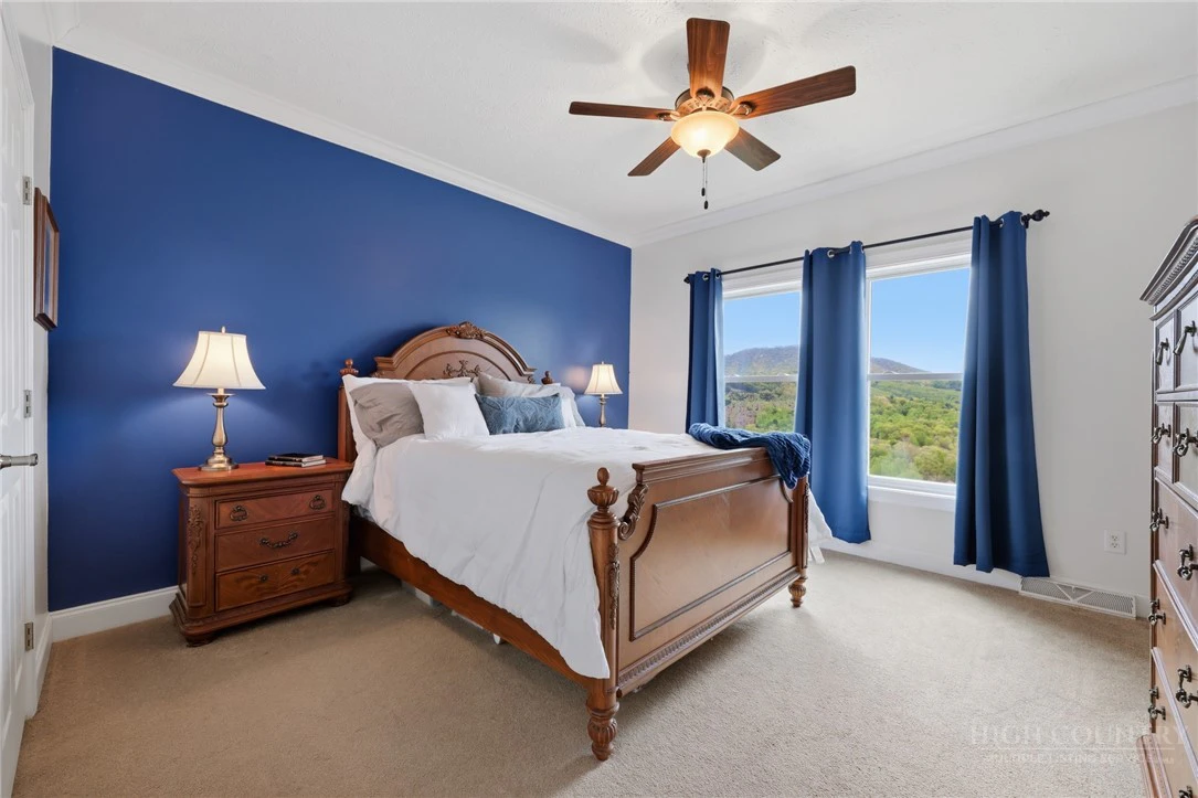 Image number 19 for the current listing