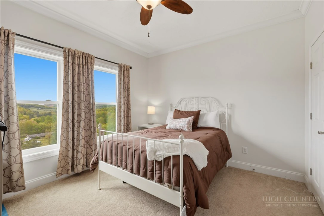 Image number 21 for the current listing