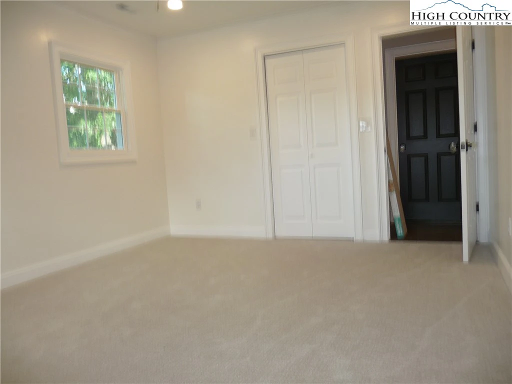 Image number 3 for the current listing