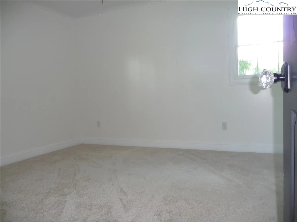 Image number 13 for the current listing