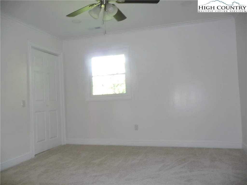 Image number 11 for the current listing